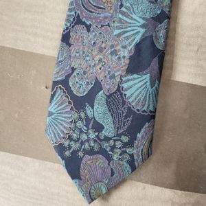 Tie by Designer Geoffrey Beene.  A good Father's Day Gift!